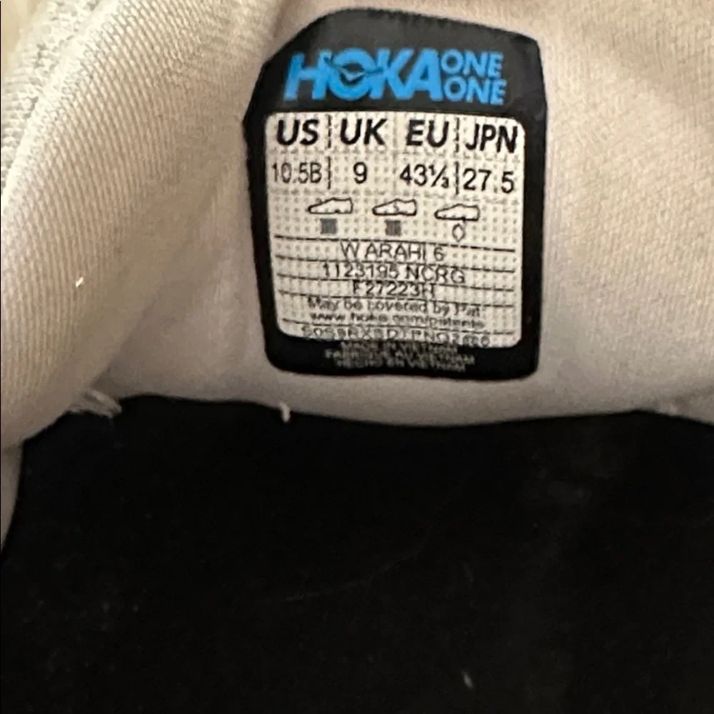 Hoka Arahi 6 Women's Cream and Tan Sneakers